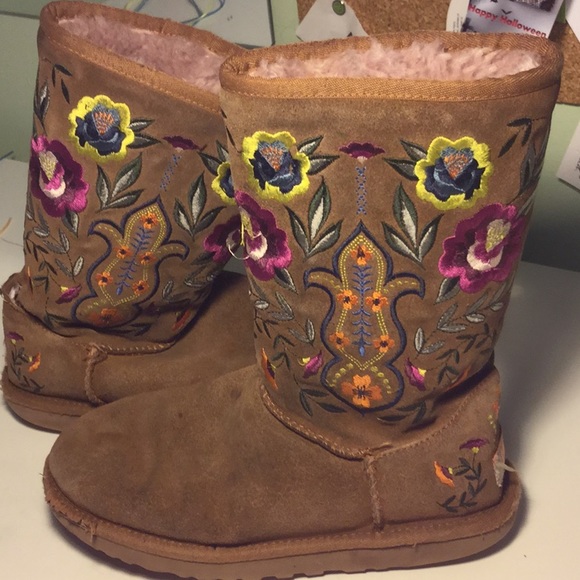 Flower Suede Uggs - Picture 3 of 7